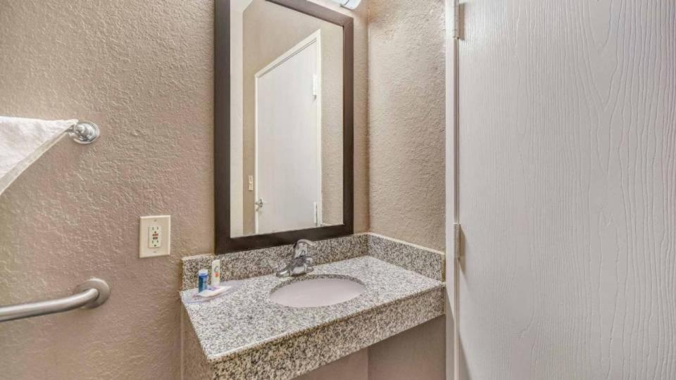Motel 6 Humble, Tx - Houston International Airport Exterior photo